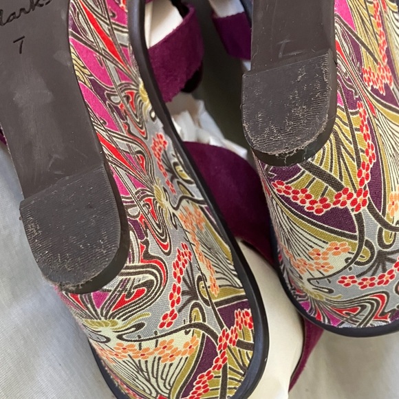 Clark’s women’s size 7 purple Wedge Sandals with Patterned Heel - Picture 5 of 16